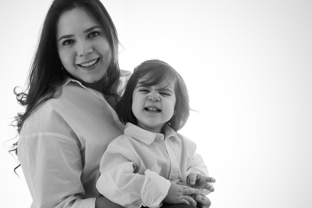 Sesión de fotos, retrato  familiar   en estudio en Monterrey